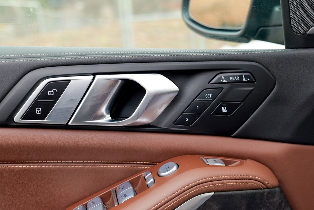 Used 2023 BMW X7 xDrive40i w/ Premium Package image 18