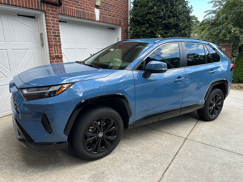 Used 2022 Toyota RAV4 SE image 16