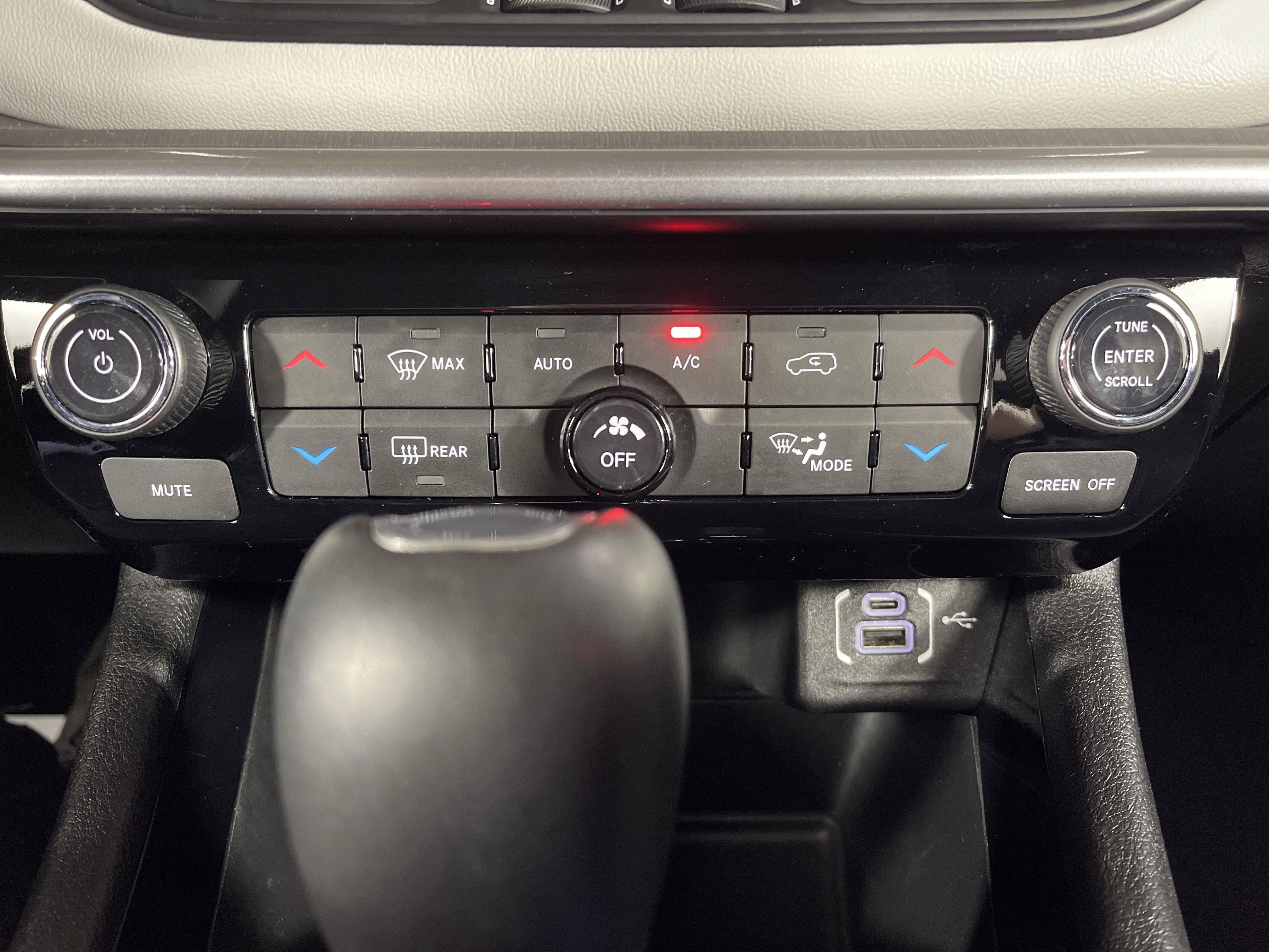 Used 2024 Jeep Compass Limited image 24