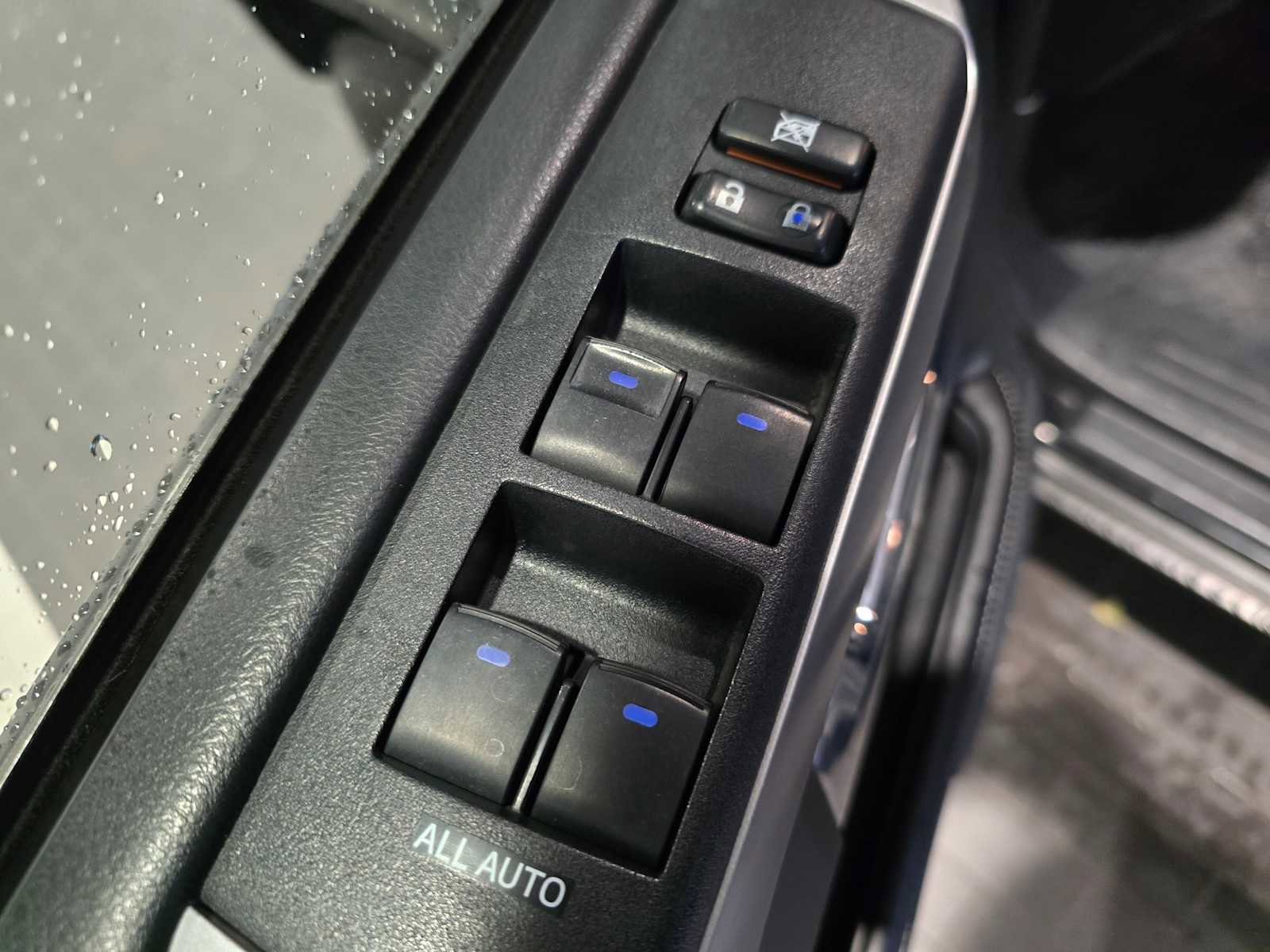 Used 2015 Toyota 4Runner SR5 AWD/4WD image 22
