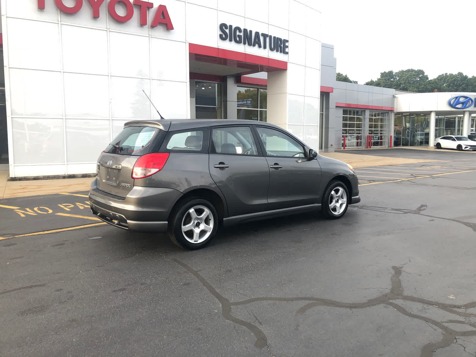 Used 2004 Toyota Matrix XR w/ Extra Value Pkg 1 AWD/4WD image 2