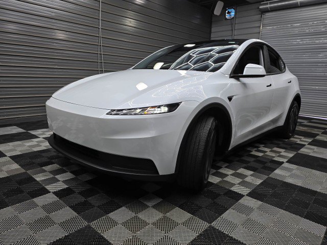 Used 2026 Tesla Model Y 2WD image 36