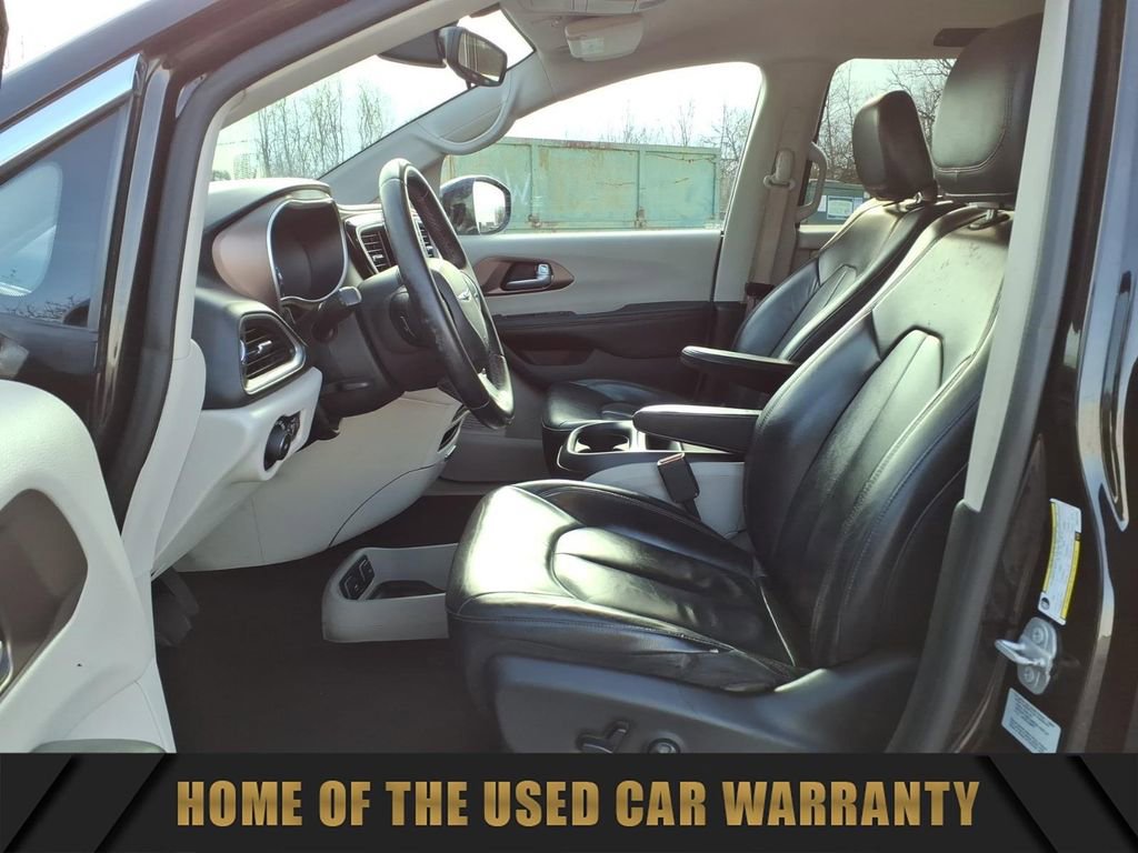 Used 2017 Chrysler Pacifica Touring-L image 15