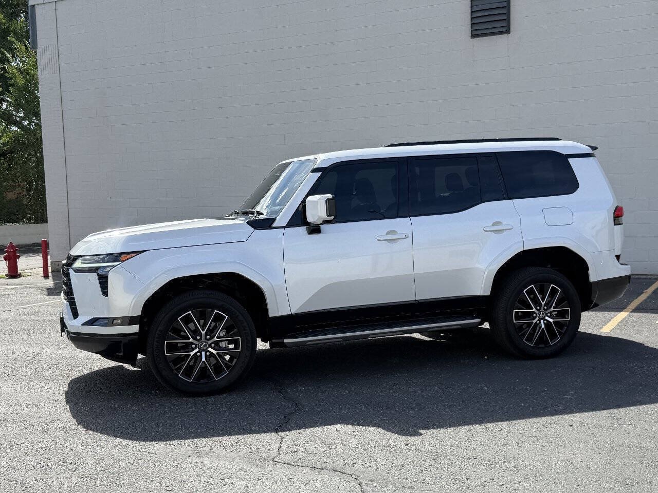 Used 2025 Lexus GX 550 w/ Accessory Package (2T) AWD/4WD image 3
