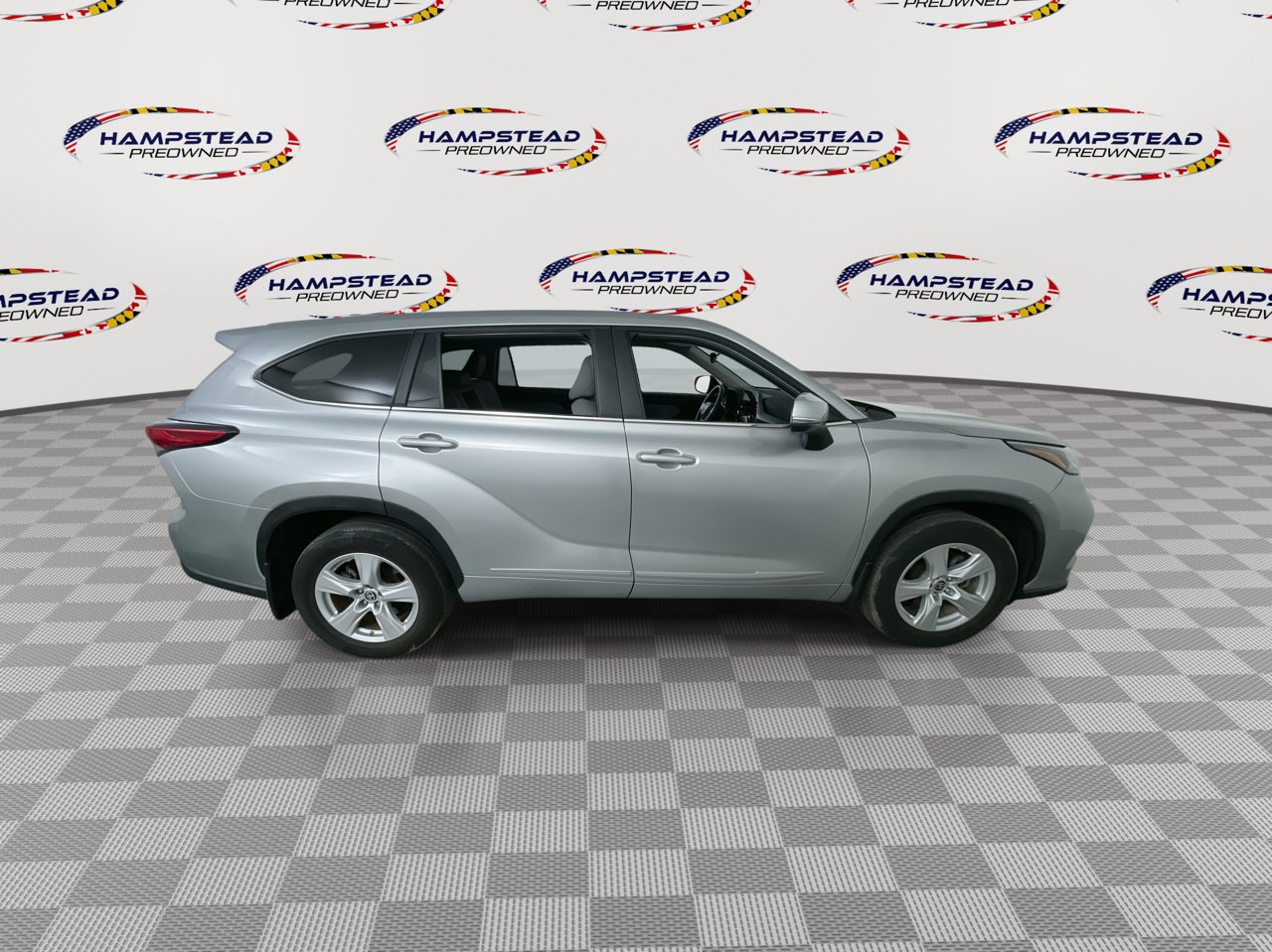 Used 2023 Toyota Highlander L AWD/4WD image 9