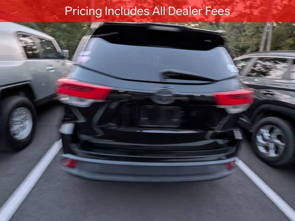 Used 2017 Toyota Highlander SE FWD image 6