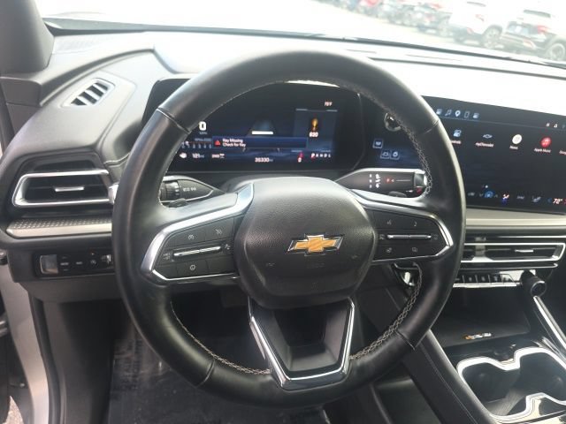 Used 2025 Chevrolet Traverse LT AWD/4WD image 16