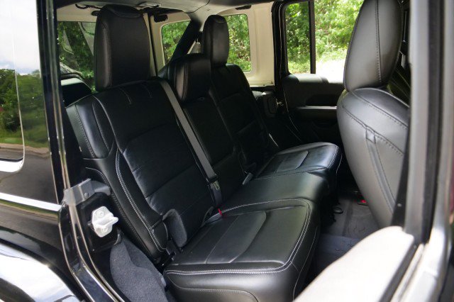 Used 2022 Jeep Wrangler Unlimited Sahara w/ Cold Weather Group AWD/4WD image 38