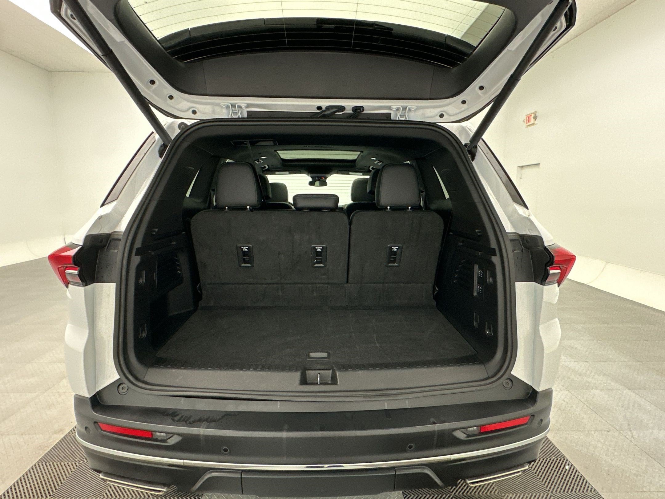Certified 2025 Buick Enclave Preferred w/ Power Package AWD/4WD image 26