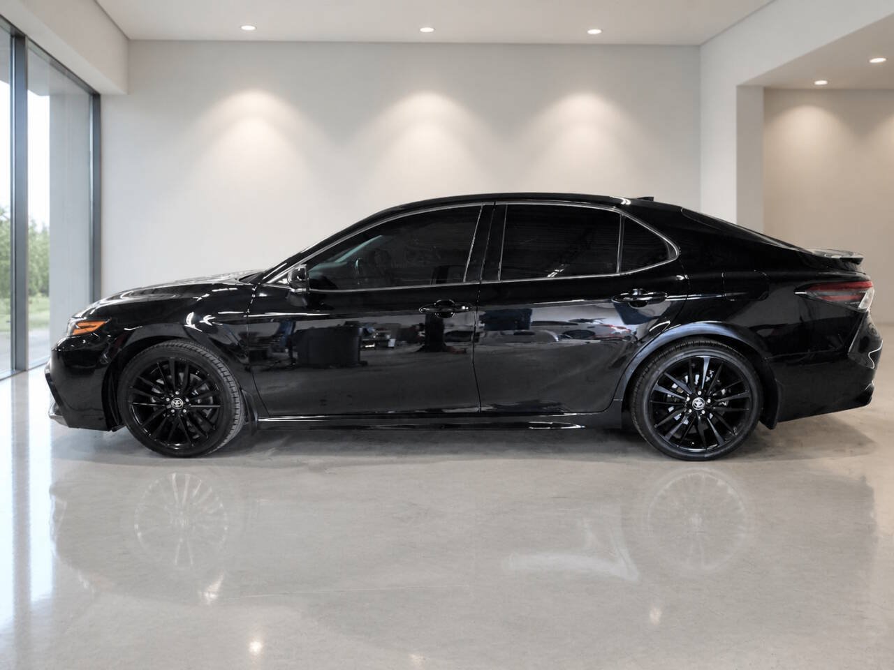 Used 2022 Toyota Camry XSE FWD image 2