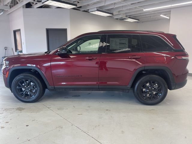 New 2026 Jeep Grand Cherokee Altitude AWD/4WD image 4