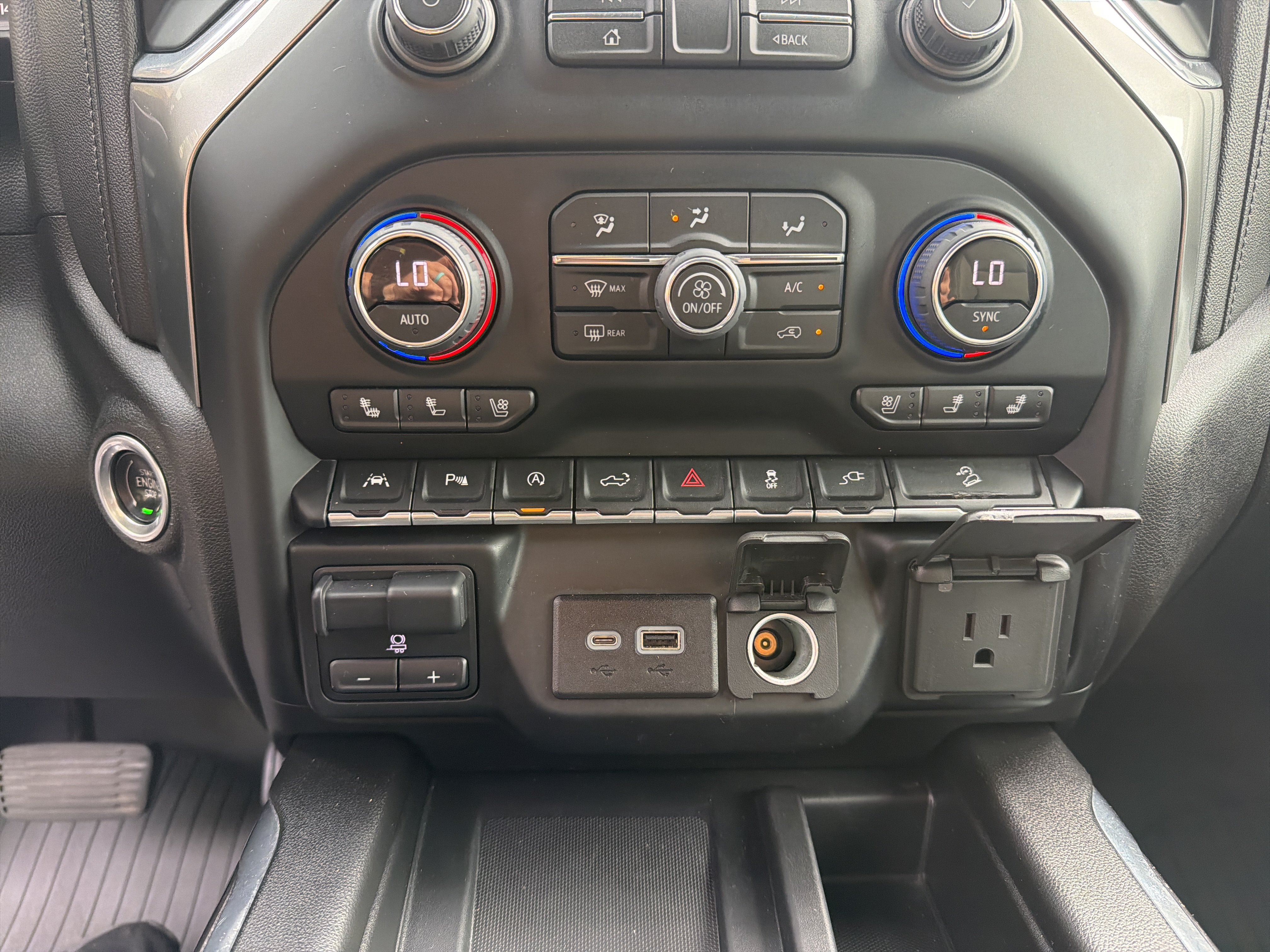 Used 2022 Chevrolet Silverado 1500 LTZ w/ LTZ Premium Package AWD/4WD image 24