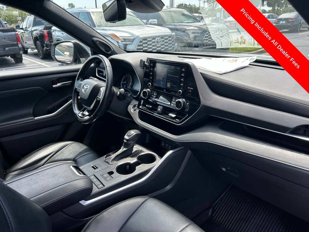Used 2022 Toyota Highlander XSE FWD image 24