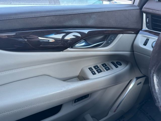 Used 2016 Cadillac Escalade ESV Luxury image 36