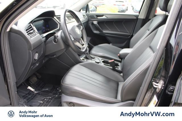 Used 2024 Volkswagen Tiguan SE AWD/4WD image 17