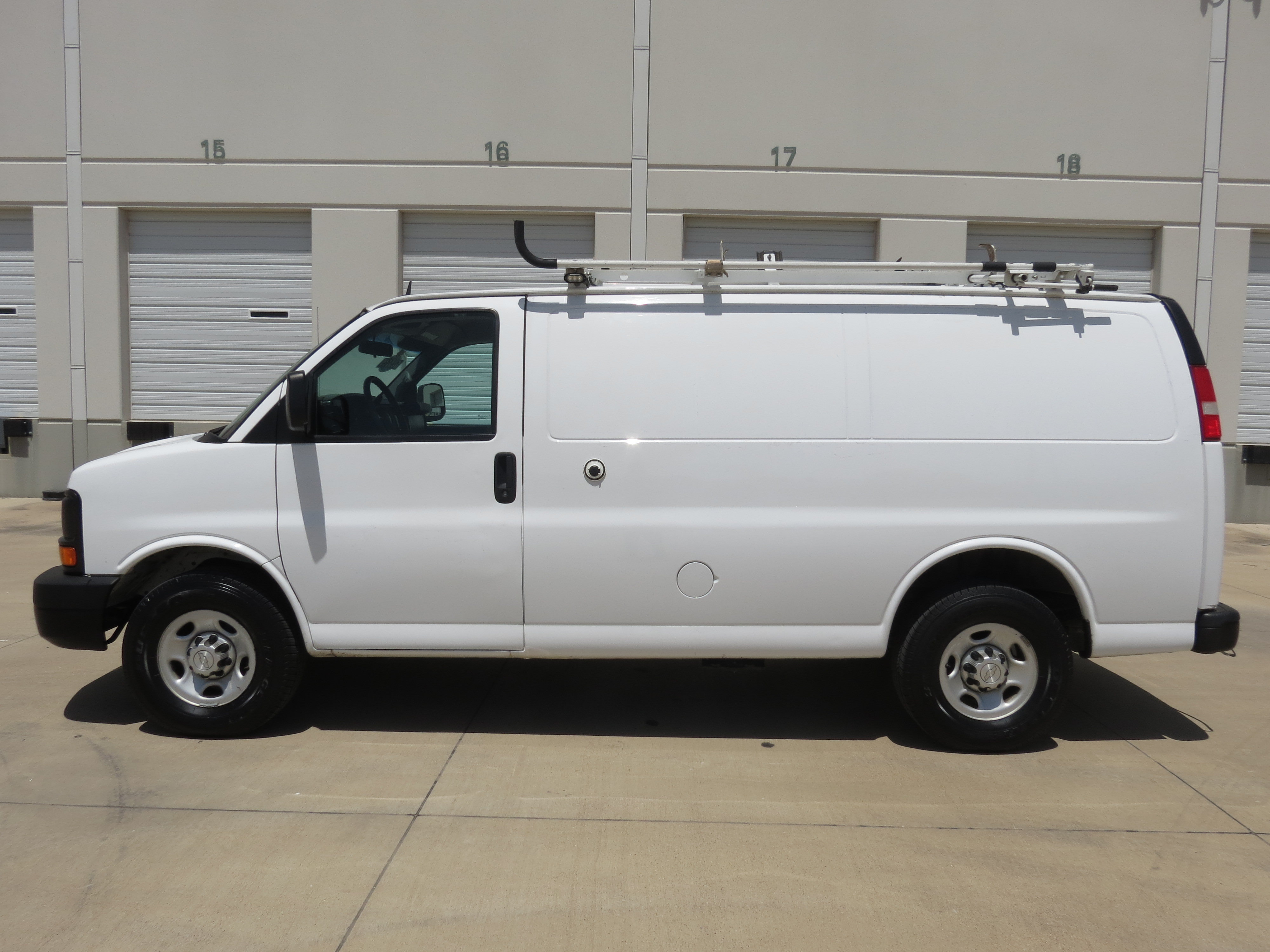 Used 2015 Chevrolet Express 2500 RWD image 5