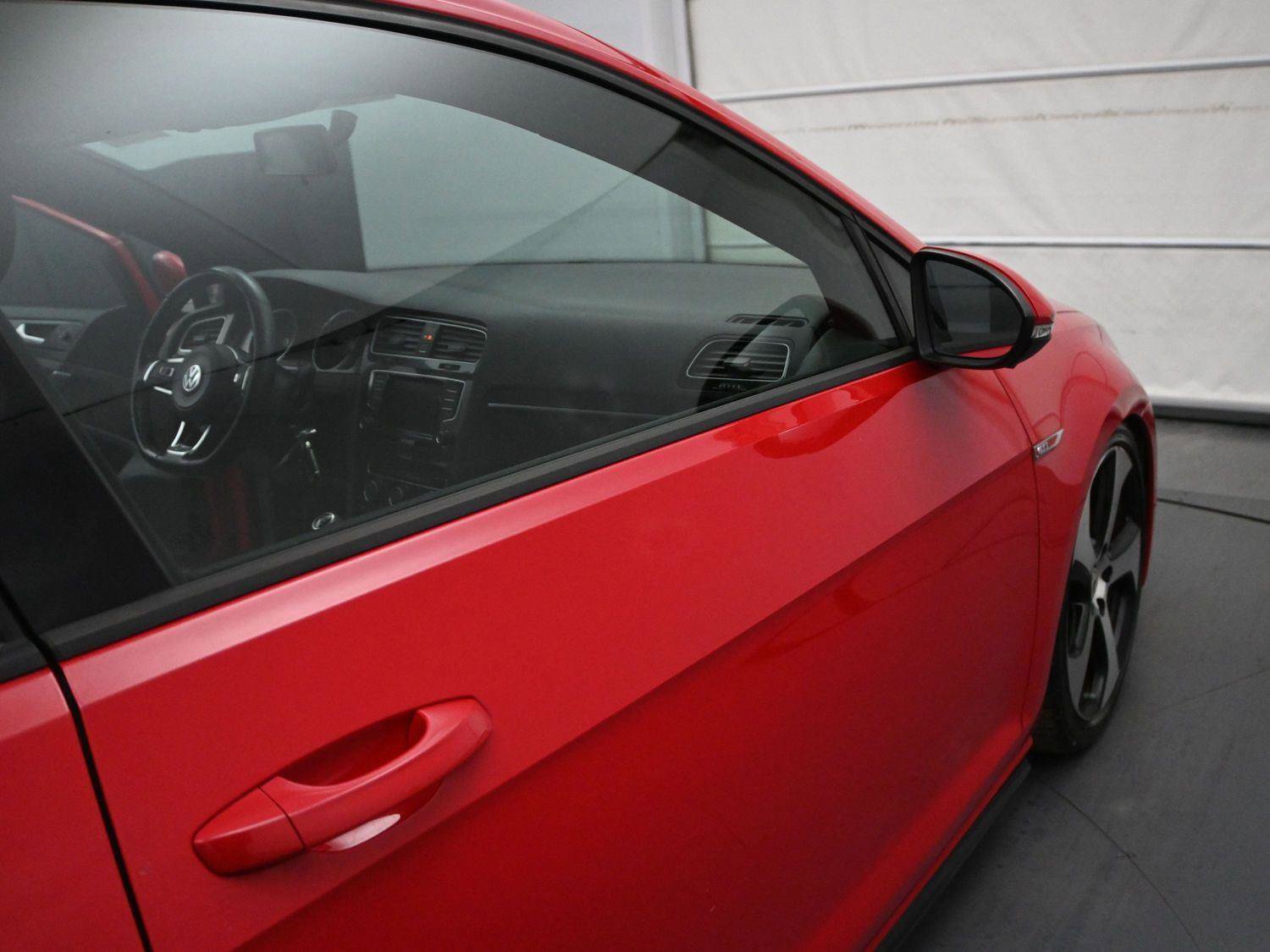 Used 2015 Volkswagen Golf S image 12