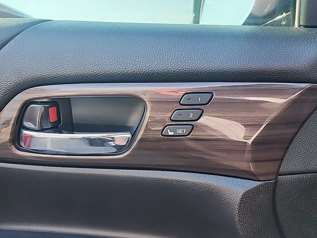 Used 2017 Honda Accord EX-L image 10