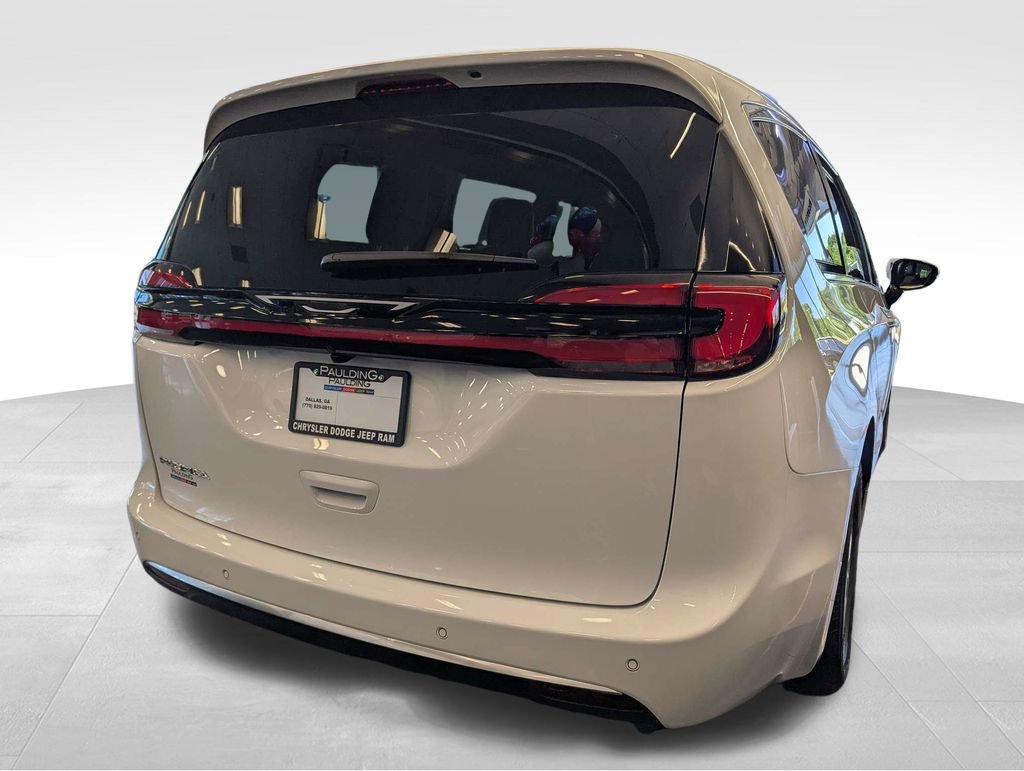 New 2027 Chrysler Pacifica Select w/ Family Tech Group FWD image 3