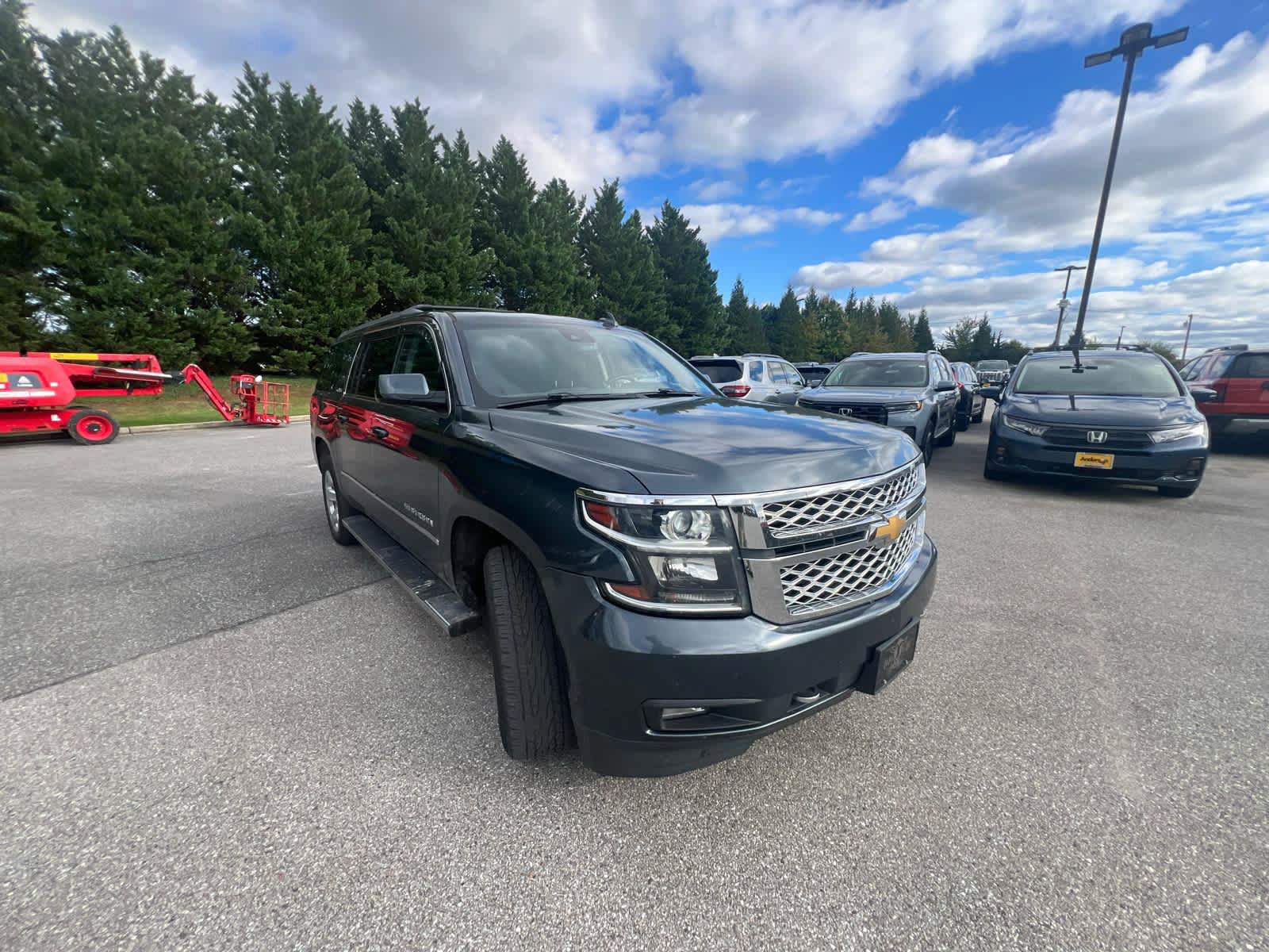 Used 2019 Chevrolet Suburban LT w/ LT Signature Package AWD/4WD image 18