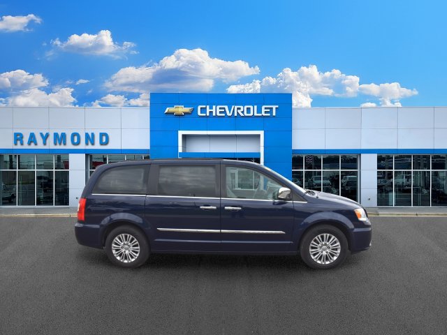Used 2015 Chrysler Town & Country Touring-L w/ Driver Convenience Group FWD image 2