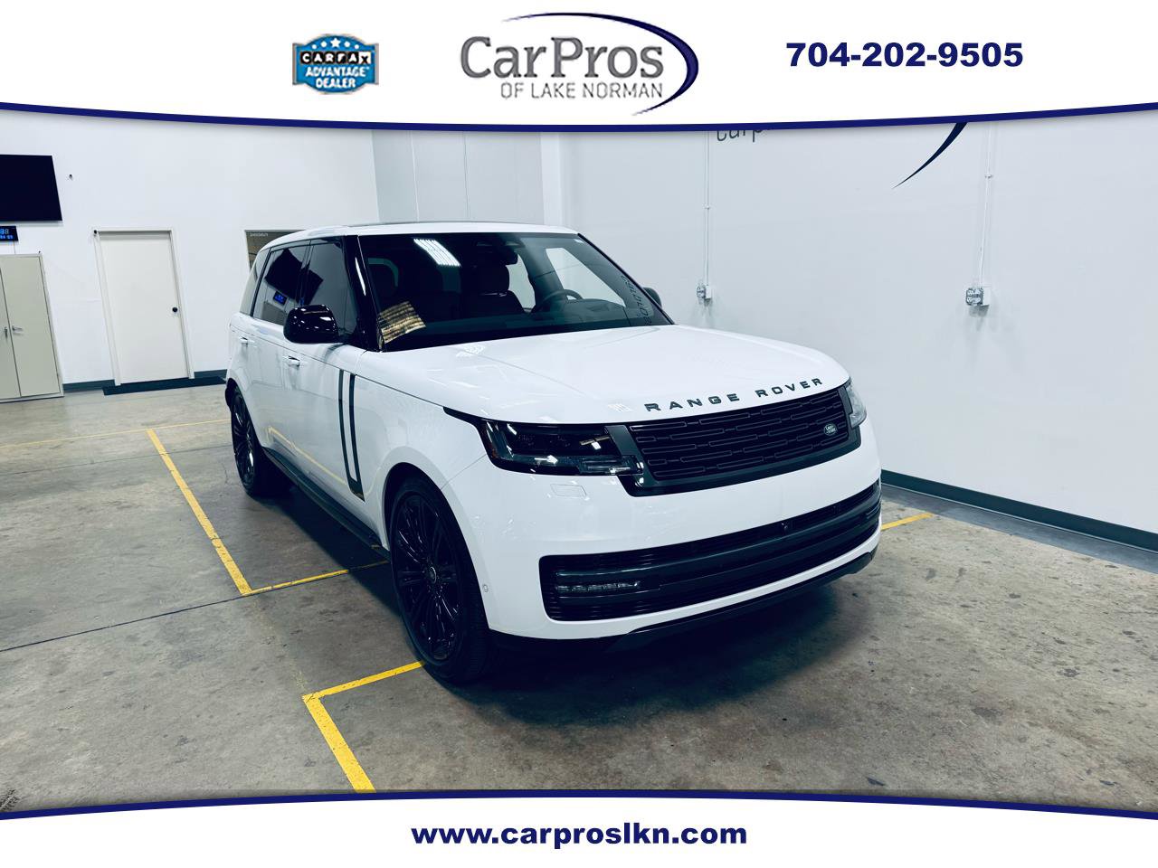 Used 2025 Land Rover Range Rover Long Wheelbase SE image 1