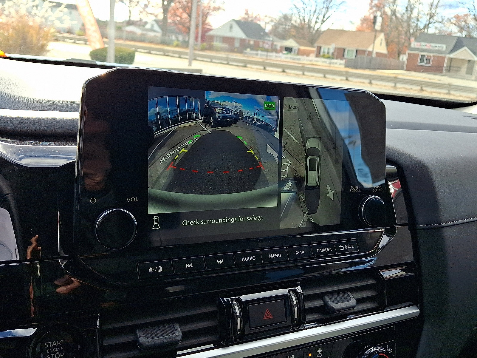 New 2025 Nissan Pathfinder SL image 13