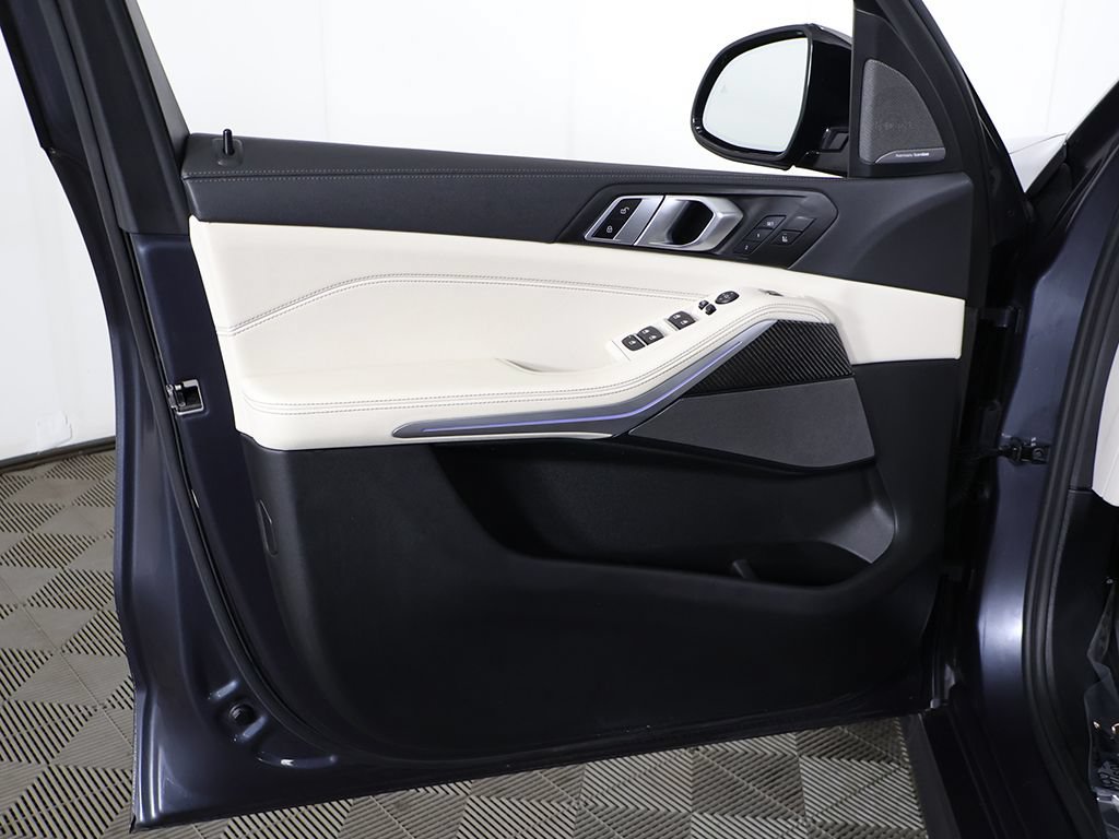 Used 2022 BMW X5 M50i AWD/4WD image 29
