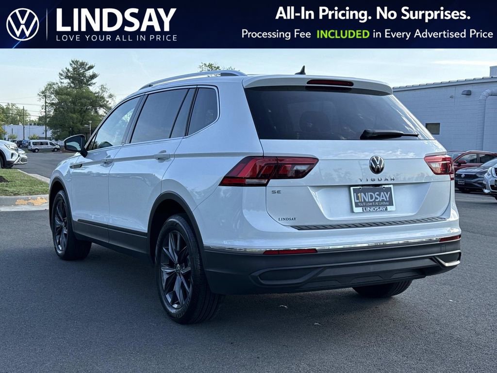 Used 2023 Volkswagen Tiguan SE w/ Panoramic Sunroof Package FWD image 5