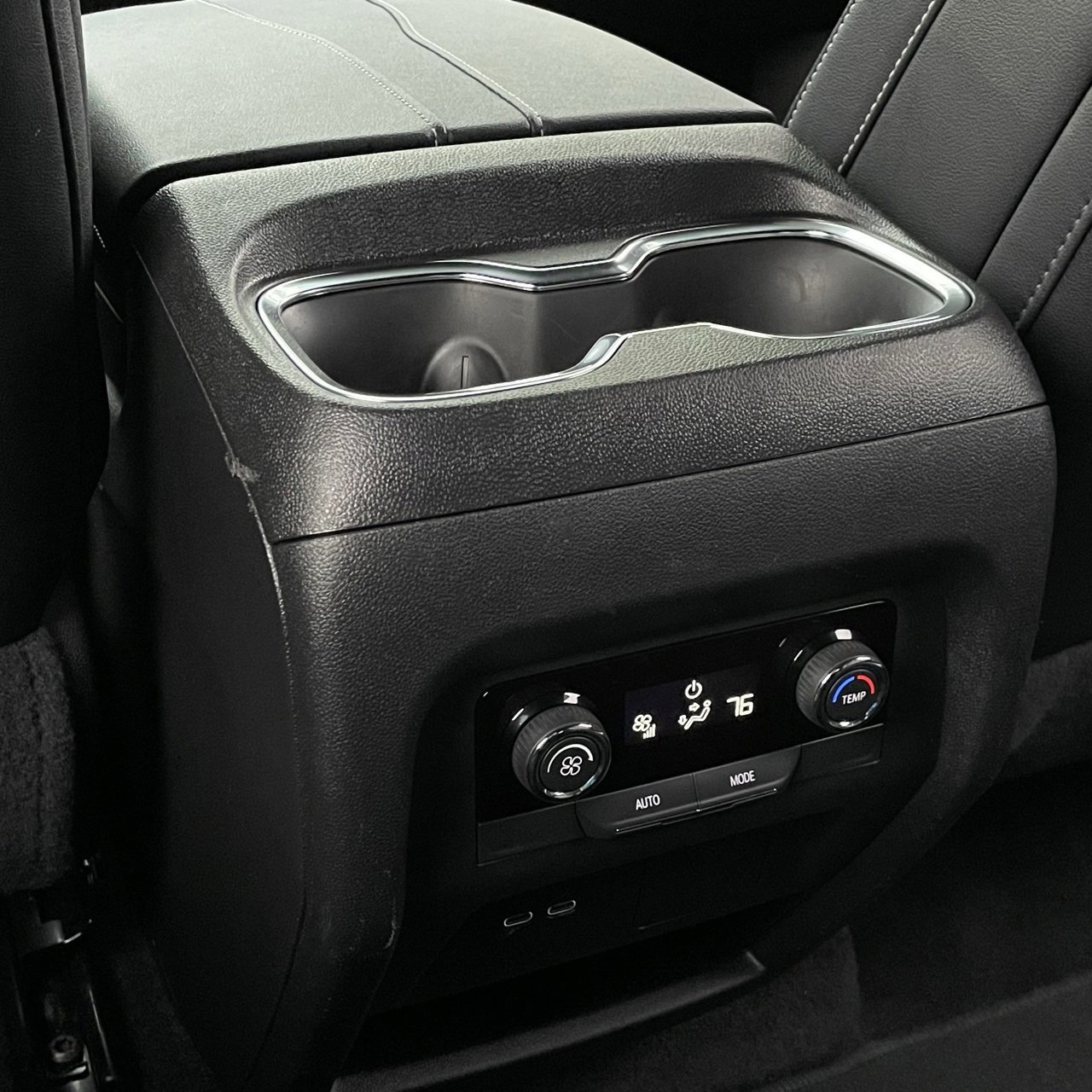 Used 2025 Chevrolet Traverse LT image 24