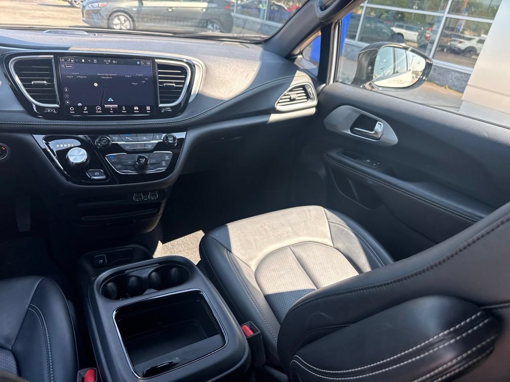 Used 2024 Chrysler Pacifica Limited FWD image 33