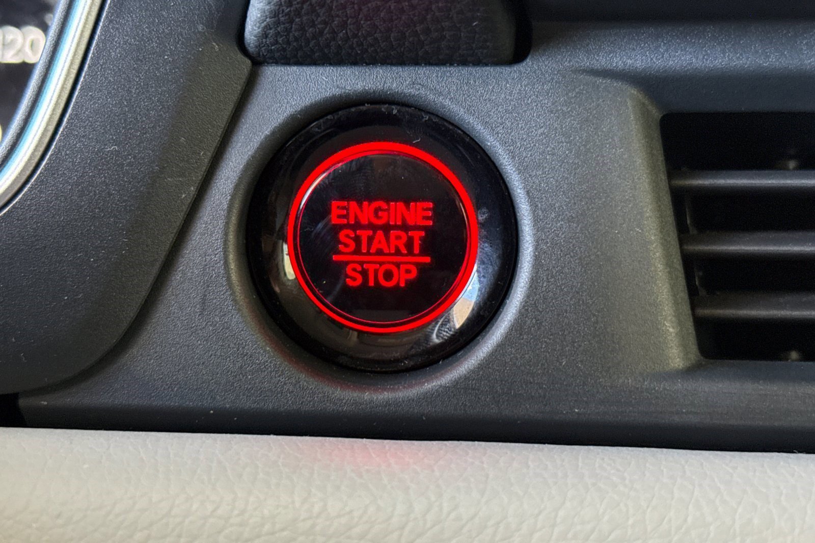 Used 2023 Honda Pilot EX-L image 33