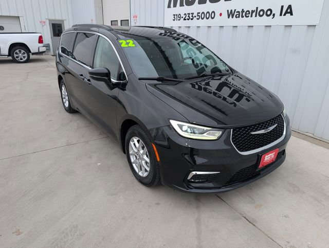 Used 2022 Chrysler Pacifica Touring-L image 6