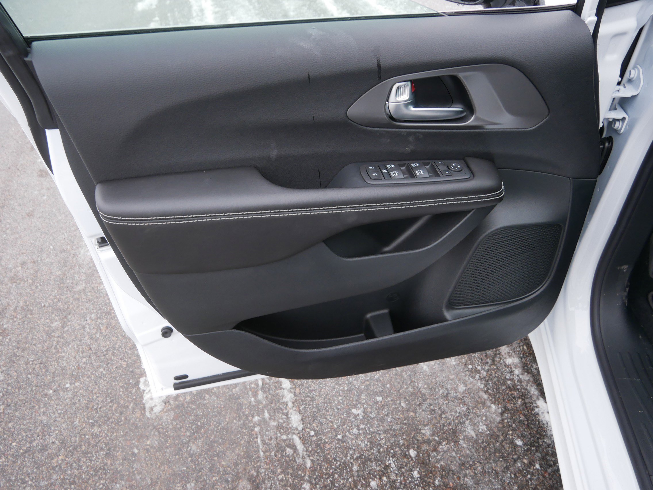 New 2026 Chrysler Voyager LX image 7