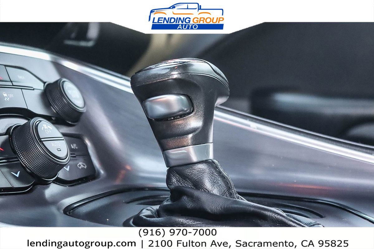 Used 2015 Dodge Challenger SXT image 21