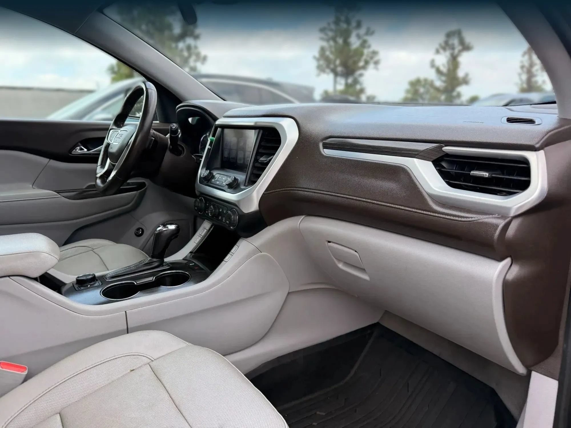 Used 2017 GMC Acadia SLT w/ LPO, Black Accent Package FWD image 18