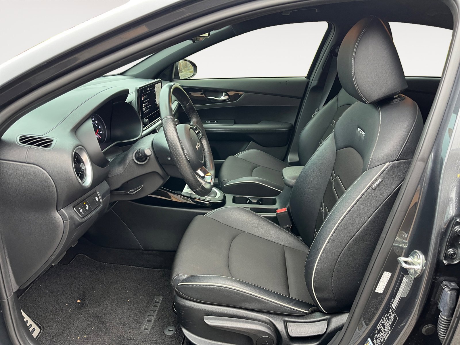 Used 2024 Kia Forte GT-Line image 9