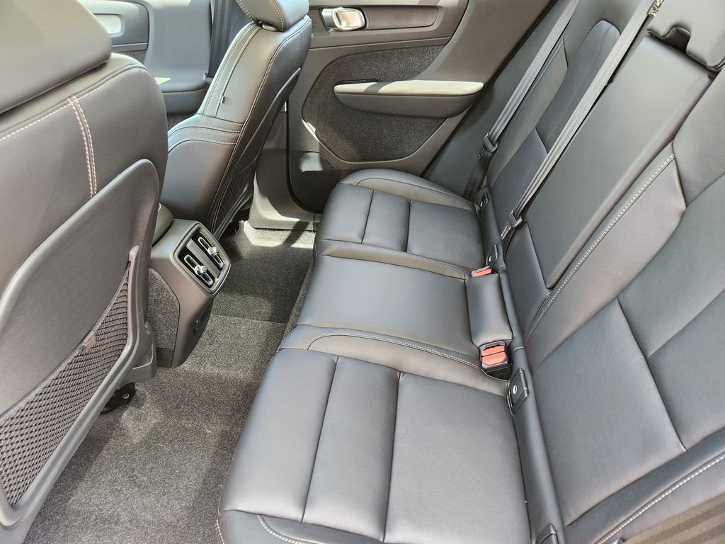 New 2026 Volvo XC40 B5 Ultra w/ Climate Package AWD/4WD image 19