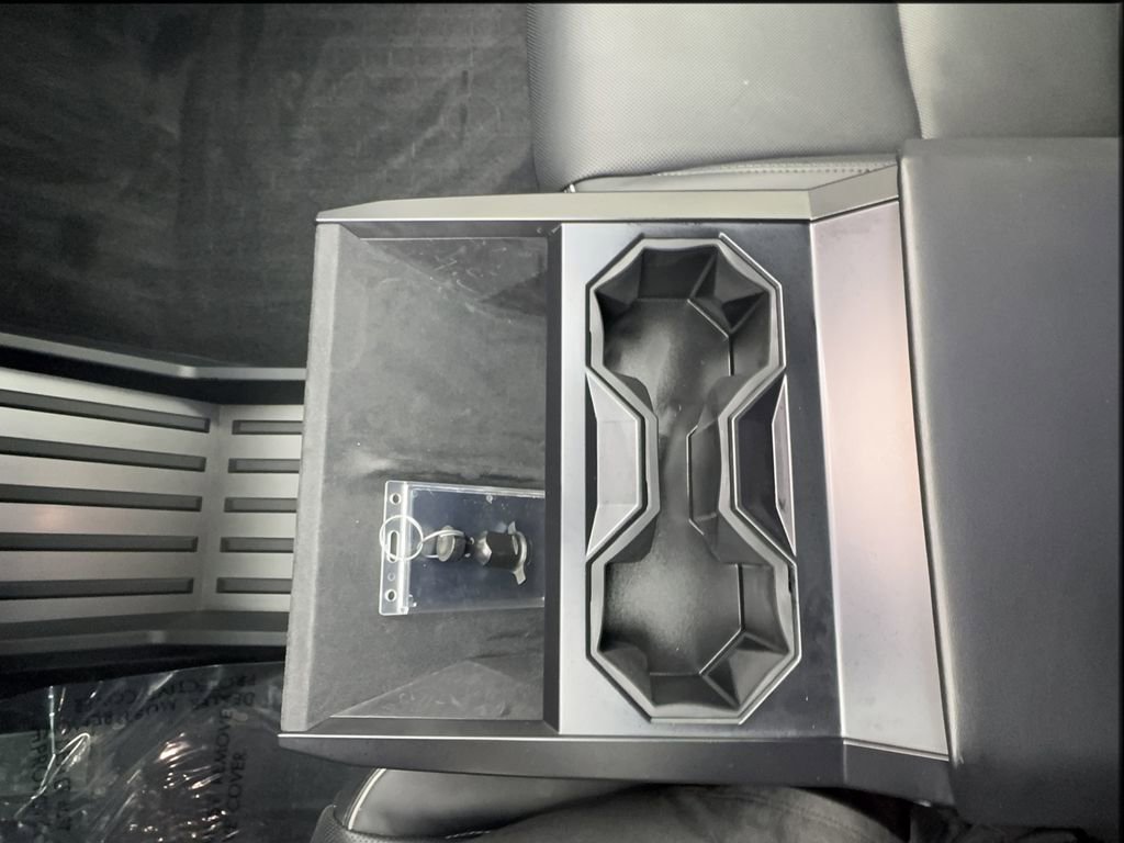 Used 2024 Tesla Cybertruck AWD Crew Cab image 44