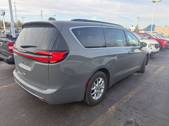 Used 2022 Chrysler Pacifica Touring-L image 9