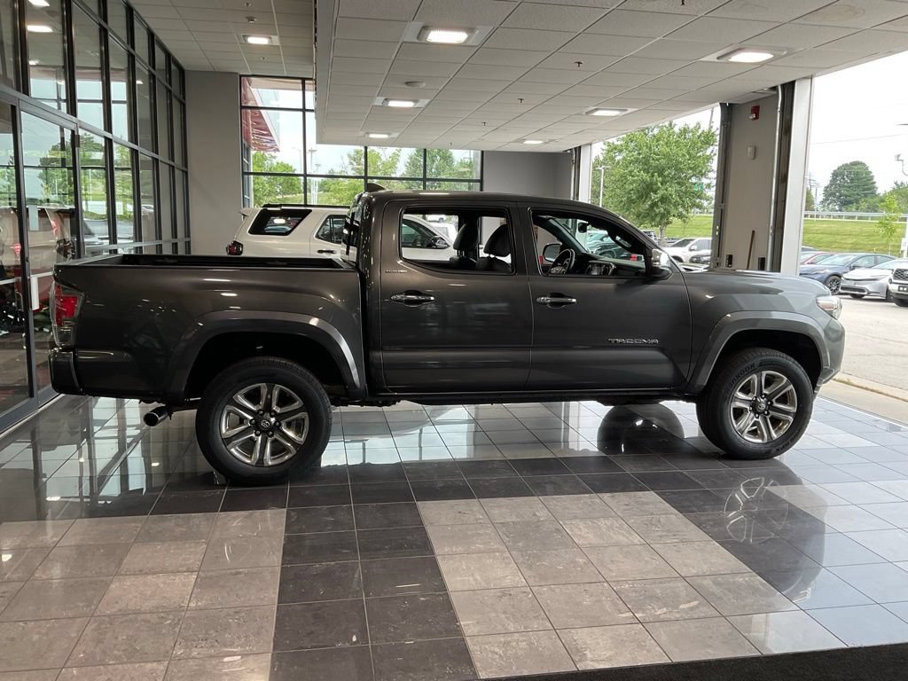 Used 2019 Toyota Tacoma Limited AWD/4WD image 6