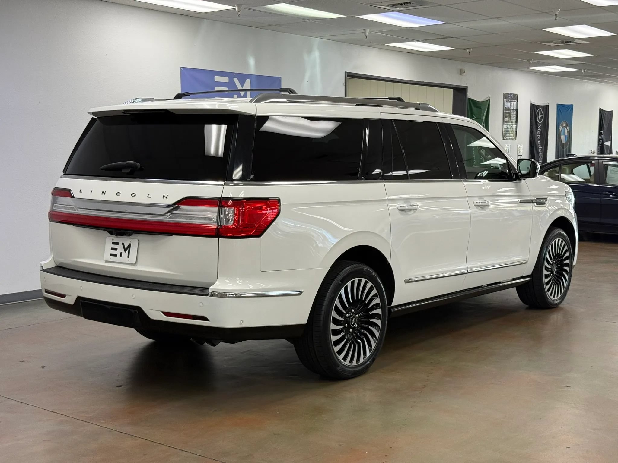 Used 2020 Lincoln Navigator L Black Label w/ Cargo Convenience Package AWD/4WD image 5