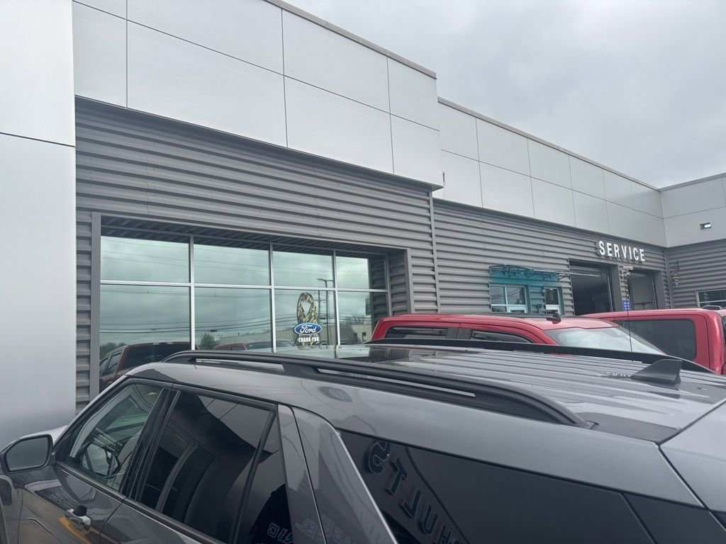 Used 2023 Ford Explorer XLT w/ Equipment Group 202A image 10