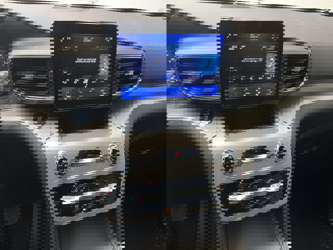 Used 2023 Ford Explorer XLT w/ Equipment Group 202A image 19