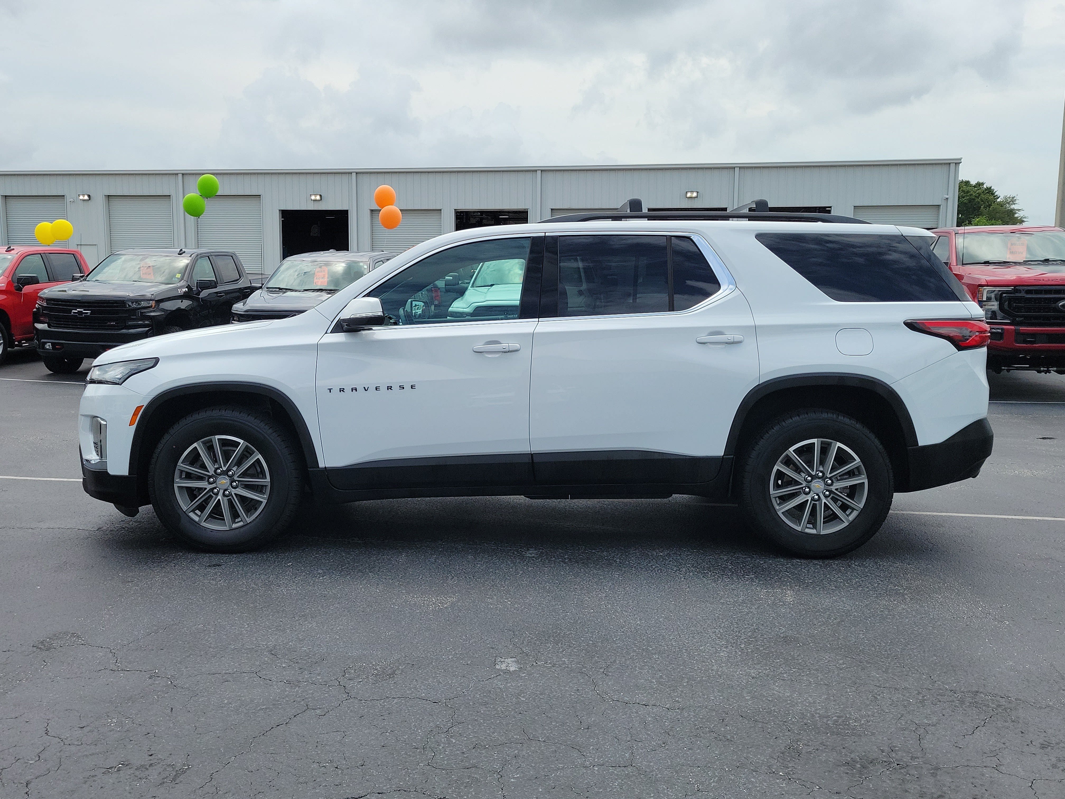 Used 2023 Chevrolet Traverse LT FWD image 6