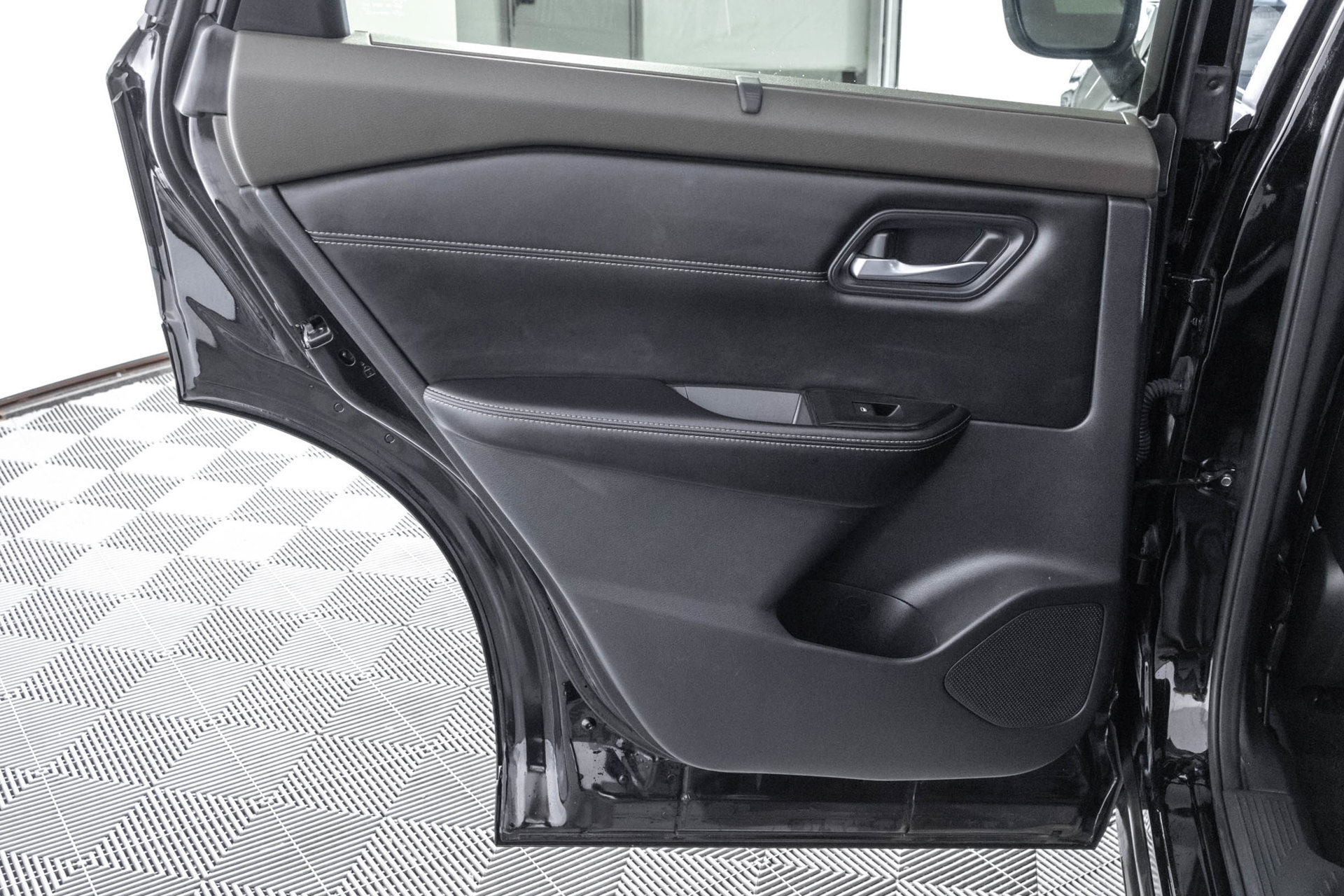 Used 2023 Nissan Rogue SV w/ SV Premium B Package AWD/4WD image 39