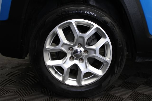 Used 2015 Jeep Renegade Latitude FWD image 6