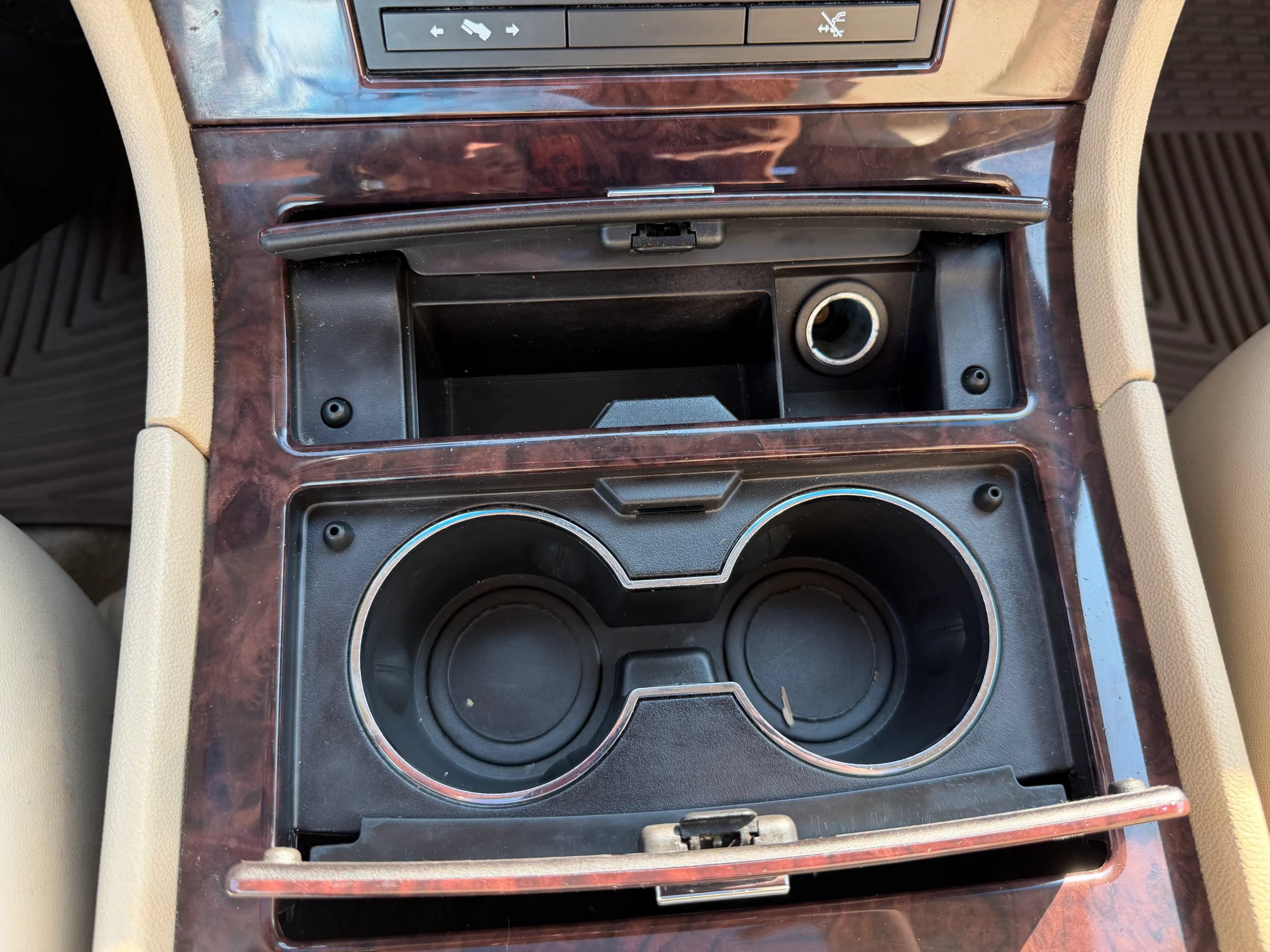 Used 2013 Cadillac Escalade ESV Premium RWD image 22