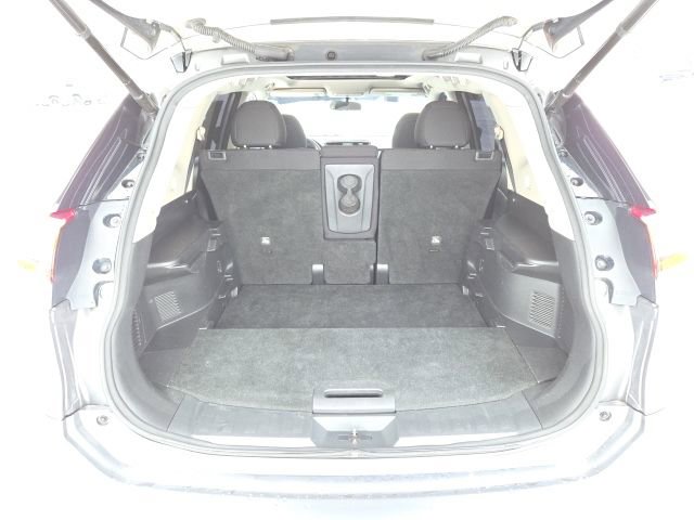 Used 2017 Nissan Rogue SV image 21