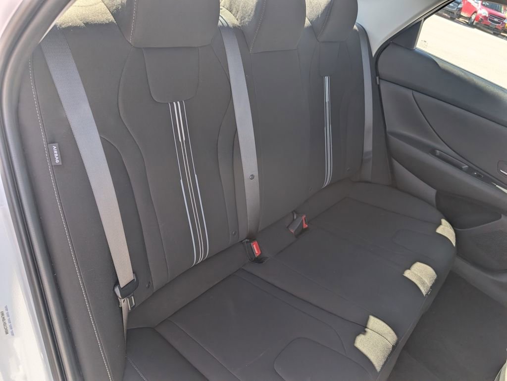 Used 2025 Hyundai Elantra Hybrid image 13